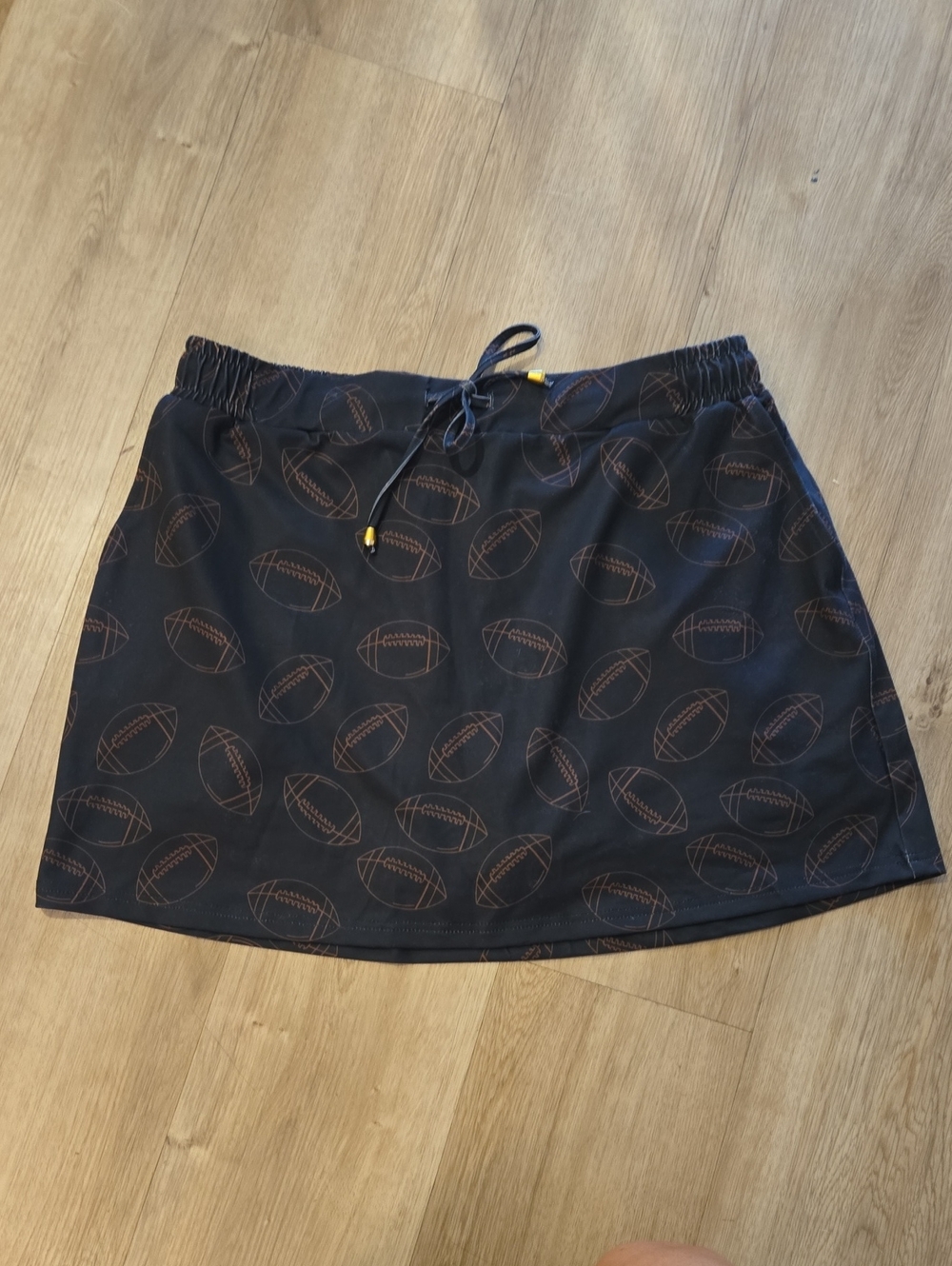 Womenโs Navy Football-Print Drawstring Skirt